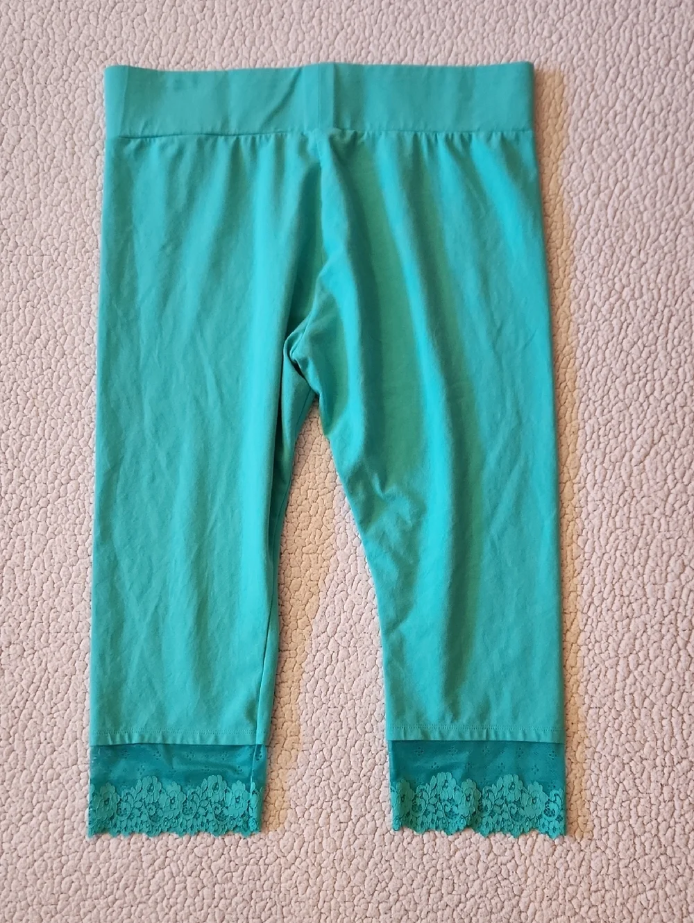 Logo Layers Floral Lace Cotton Blend Cropped Capri Leggings Resortwear Lagenlook